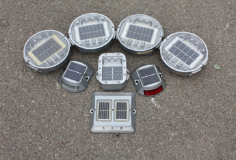 Solar road studs